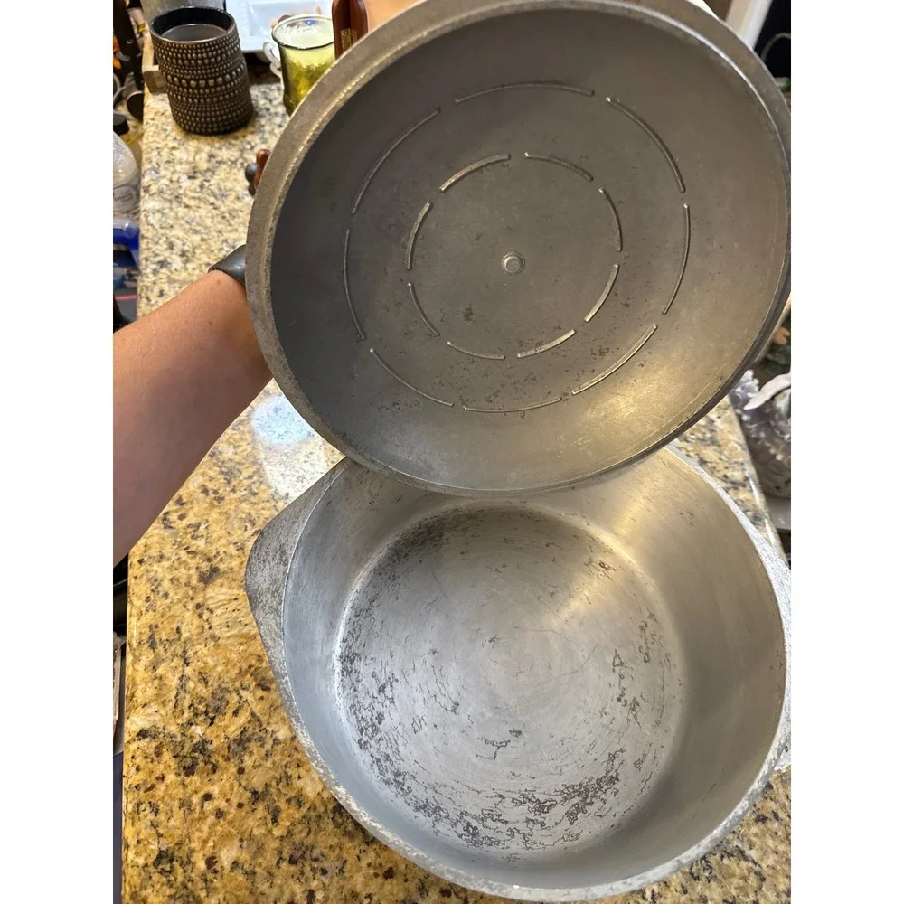 Vintage Club Aluminum Dutch Oven Harvest Yellow Speckled 10 inch Pot with Lid